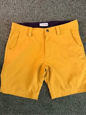 Flylow Hybrid Shorts in yellow/khaki stretch nylon